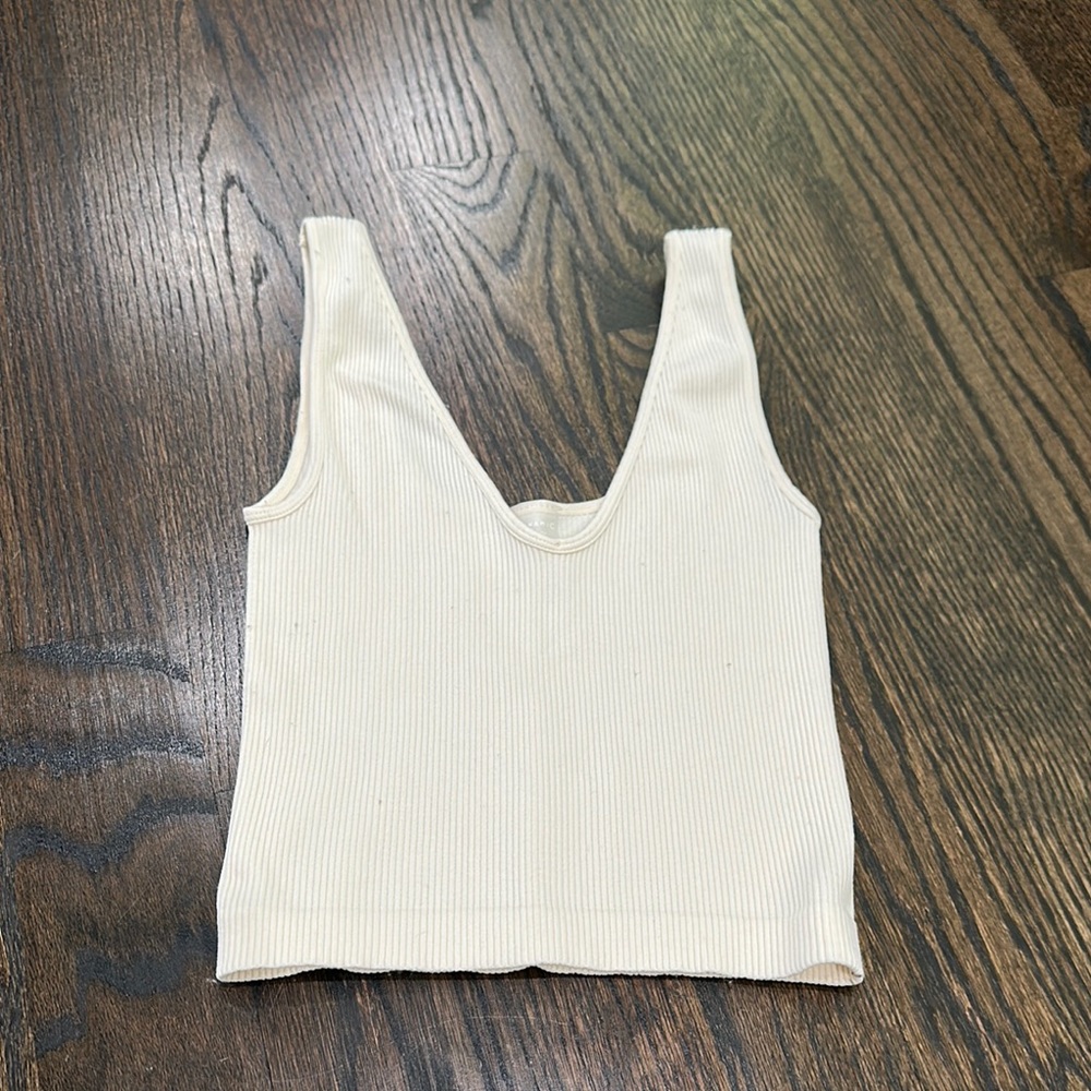 Dynamic Ribbed V Neck Tank